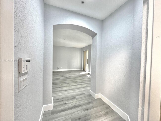 Foto del edificio - 120 Jacaranda Country Club Dr