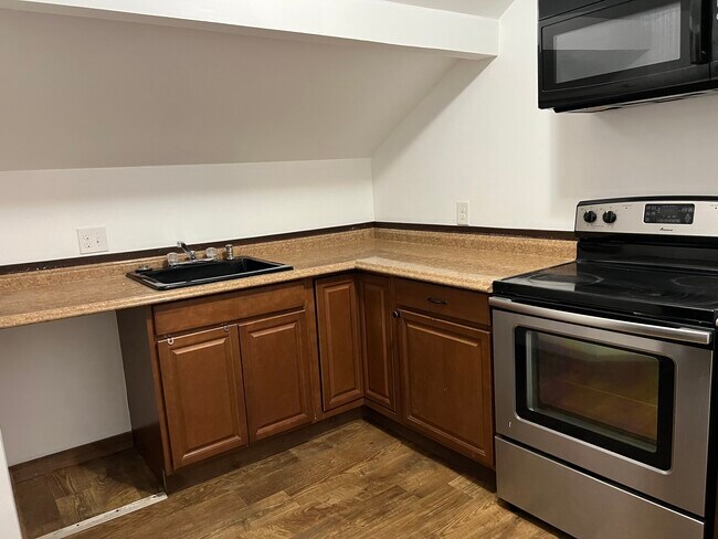 kitchen - 1 S Sycamore St