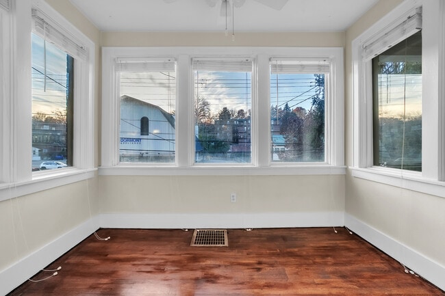 Foto del edificio - 1644 McFarland Rd