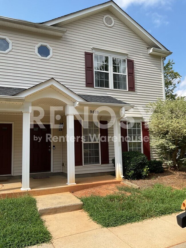 Building Photo - Beautiful 2 bed, 2.5 bath Townhome in Kingstree!