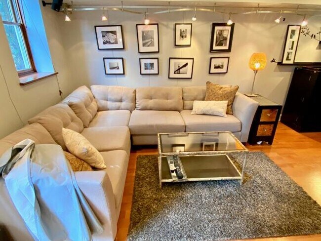 Building Photo - 2 bedroom in Boston MA 02118