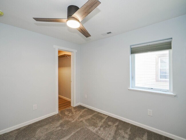 Foto del edificio - 1 BEDROOM, 1 BATHROOM IN OGDEN