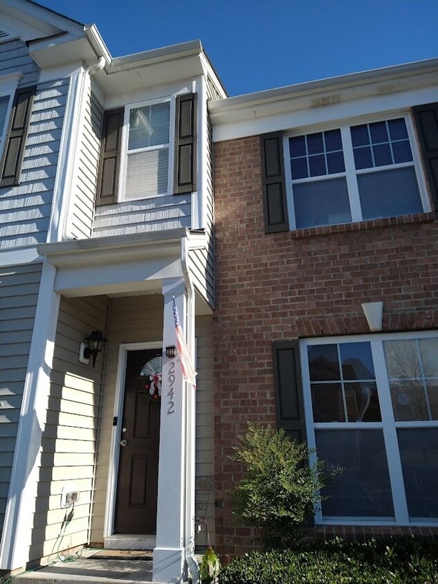 Primary Photo - 2 bd 2.5 ba townhome