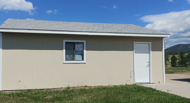 Building Photo - 333 Longbow Dr E
