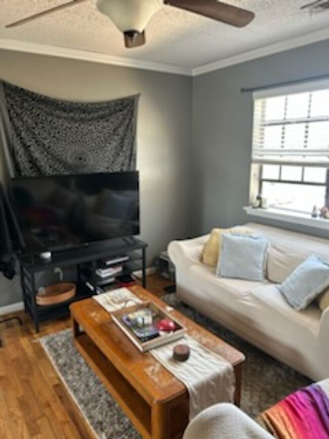 Foto del edificio - 2 bedroom 2 bath upstairs condo $1,100 per...