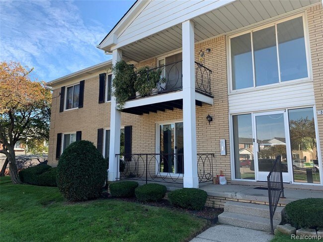 Building Photo - 37098 Camelot Dr