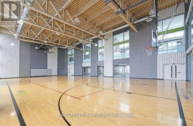 Photo du bâtiment - 365 Prince of Wales Dr