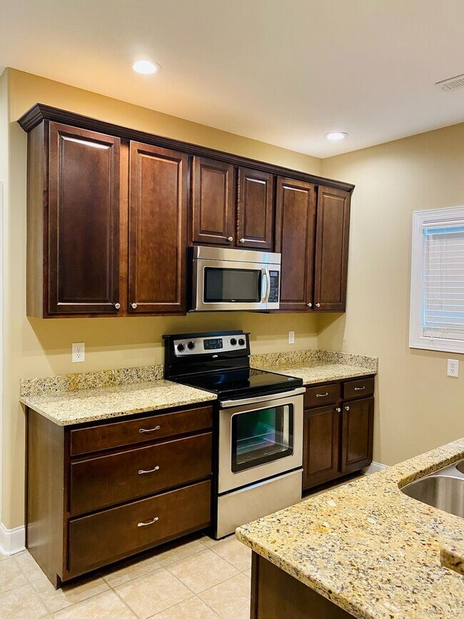 Foto del edificio - 3/2 with Garage in Great Neighborhood, $23...