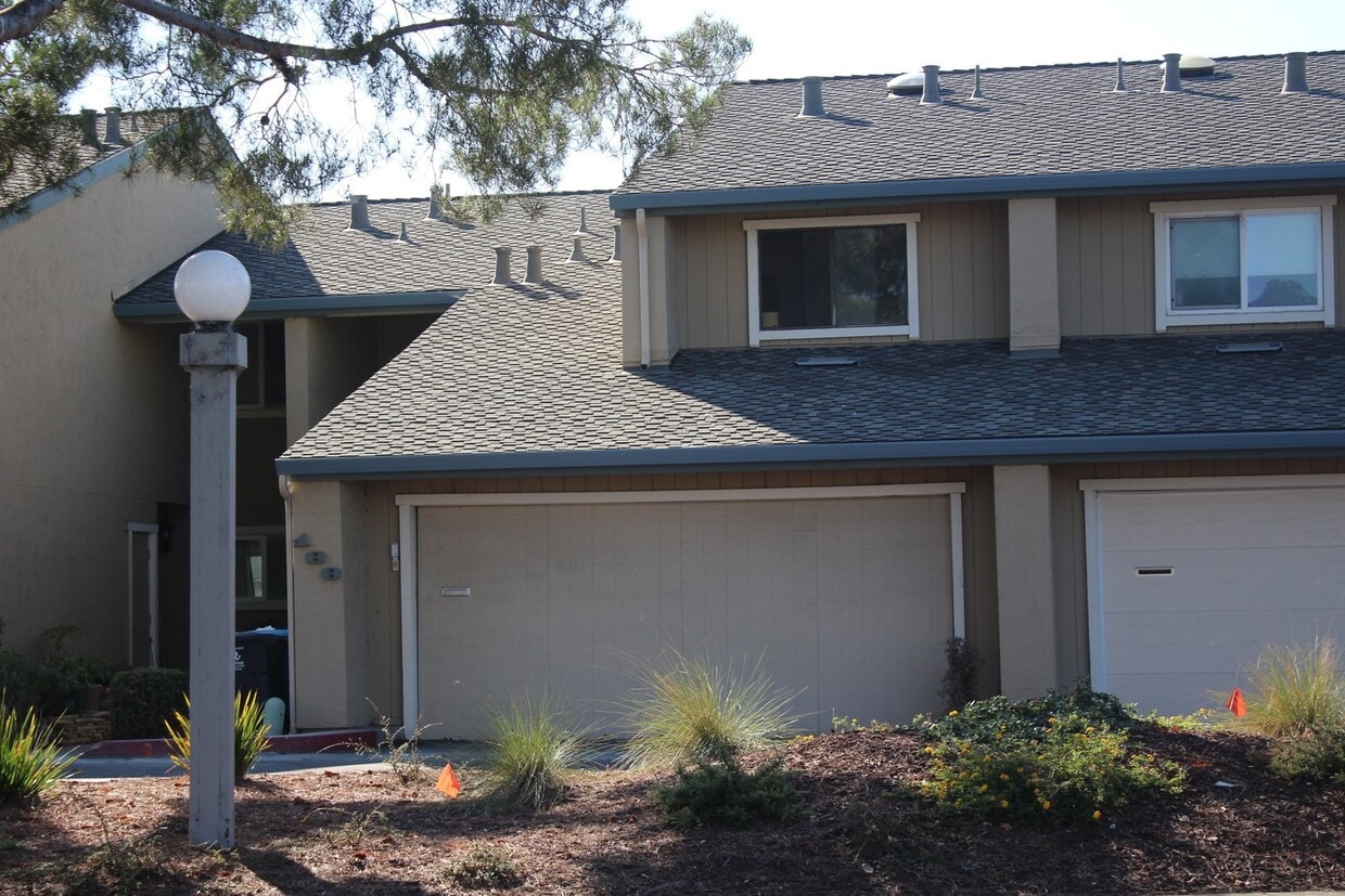 Primary Photo - Waterfront 3 Bedroom and 2 1/2 Bath Home i...