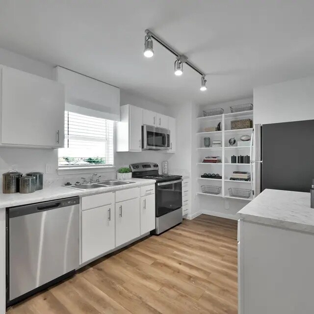 Foto principal - Luxury 2-Bed Home | Spacious Interiors!