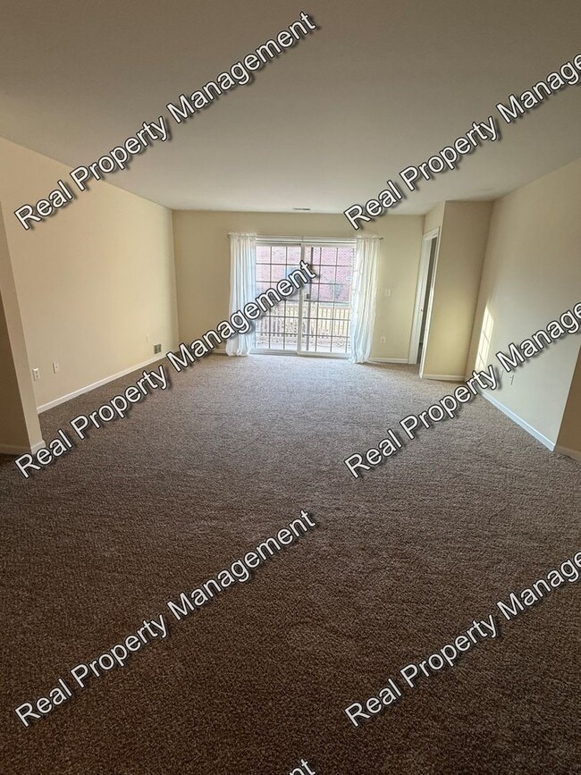 Building Photo - 2 Bedroom Condo