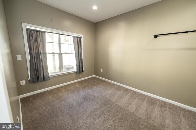 Foto del edificio - 105 Lantana Ln