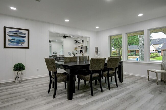 Building Photo - 5730 Cheena Dr
