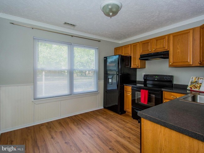 Foto del edificio - 6321 Harris Heights Ave