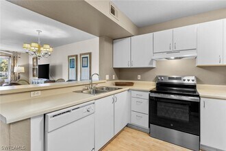 Building Photo - 8274 Key Royal Cir