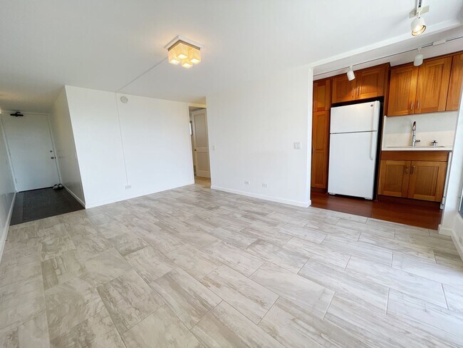 Building Photo - Punahou Royale (Makiki) - 1 Bedroom, 1 Bat...