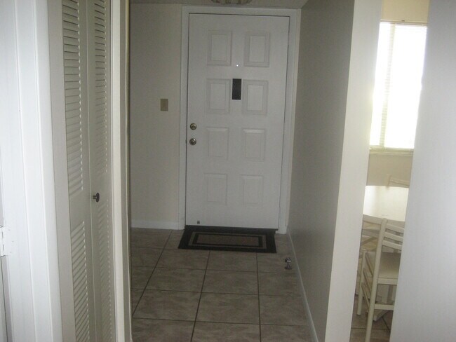 Building Photo - 7240 Huntington Ln