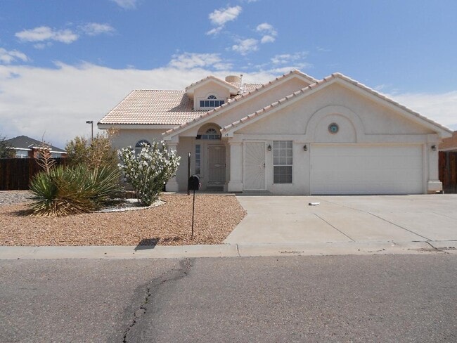 Building Photo - 4 Bedroom, 2.5 Bathroom! Lovely Home in Lo...