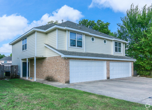 Building Photo - University Woods Duplexes