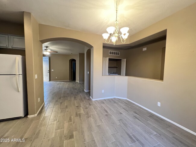 Building Photo - 1150 E San Tan Dr
