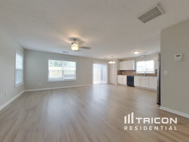 Foto del edificio - 230 Silver Fox Trail