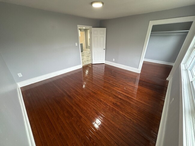 Building Photo - 15 Hallock St