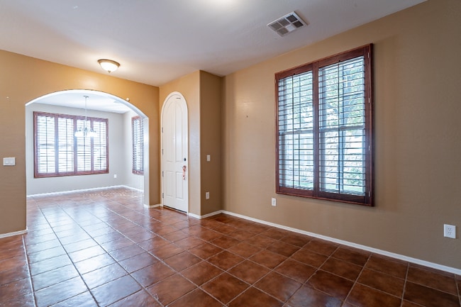 Building Photo - 902 S Adam Way