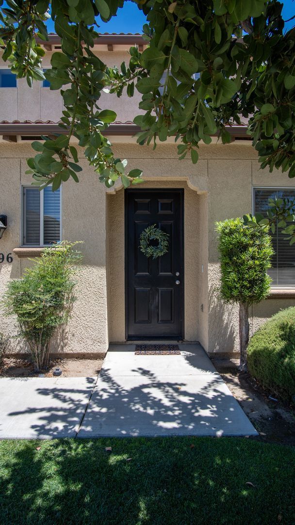 Foto del edificio - Full Furnished Short or Long-term rental in highly desired neighborhood