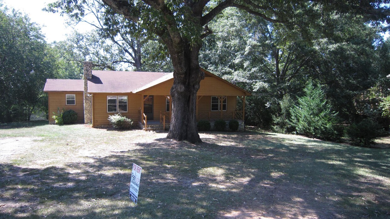 Primary Photo - 215 Central Lake Cir