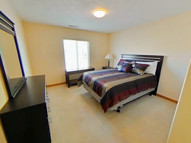 Foto del edificio - Beautiful Stand Alone Near Golf Course