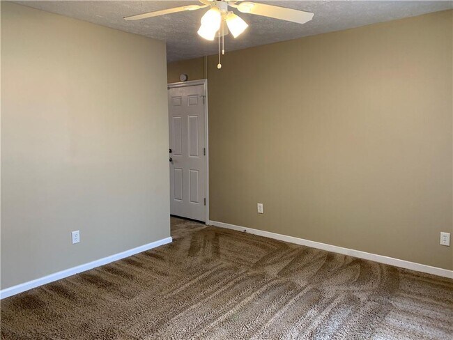 Building Photo - 4513 Phoenix Dr