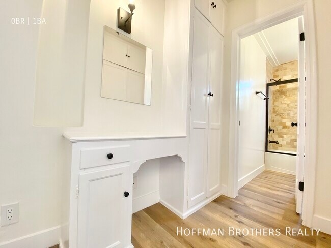 Building Photo - 308 S Reeves Dr Beverly Hills, CA 90212