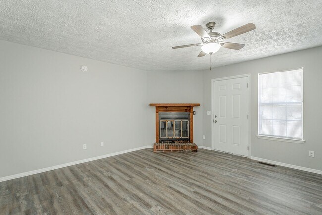 Building Photo - 3396 Shadowlawn Drive