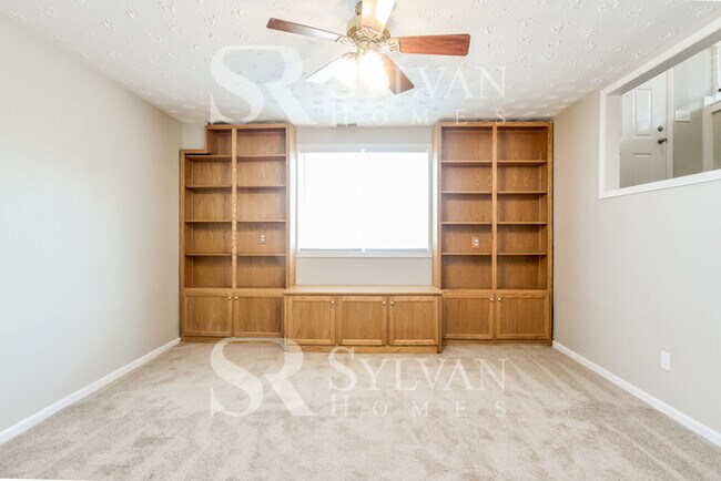 Foto del edificio - Prepare to be impressed by this 4 bedroom,...