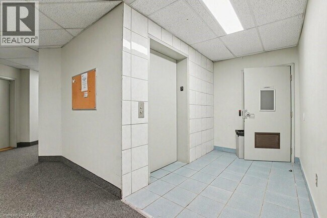 Photo du bâtiment - 15 Hofstetter Ave