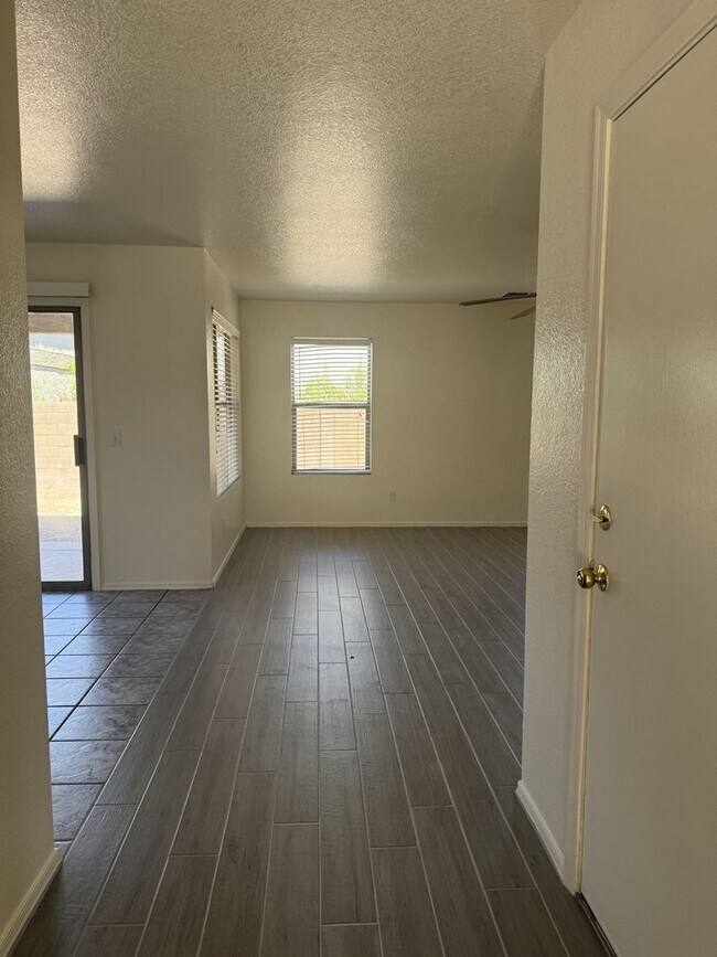 Foto del edificio - 2448 E Hazeltine Way