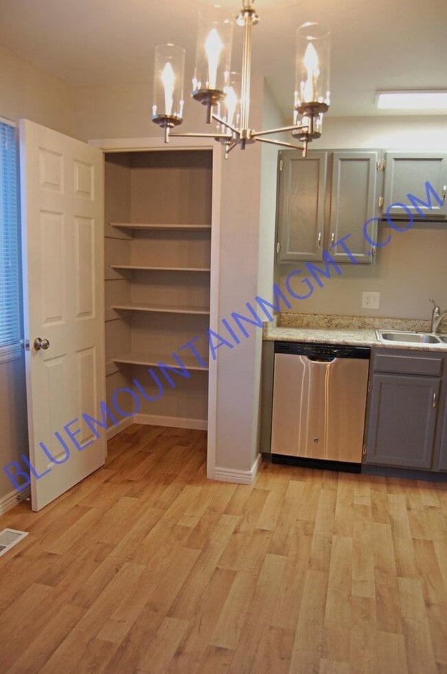 Building Photo - 2255-2261 Split Rock Dr