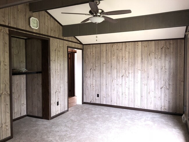 Foto del edificio - Milepost 6-Between Highways