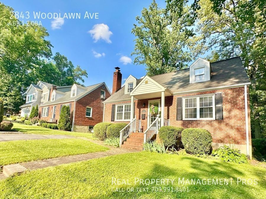Photo - 2843 Woodlawn Ave-