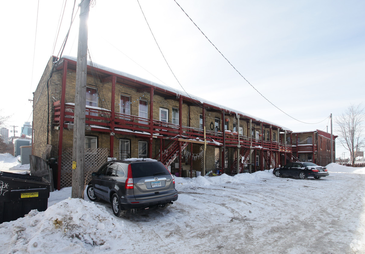 Building Photo - 416 10th Ave