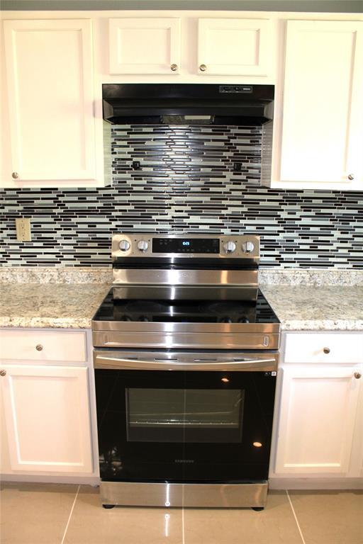 Foto del edificio - 6239 Hollow Pines Dr