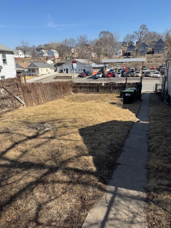 Building Photo - Charming 2-Bedroom Home Near Omaha's Henry...