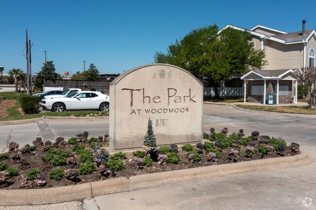 Main Entrance - The Park at Woodmoor