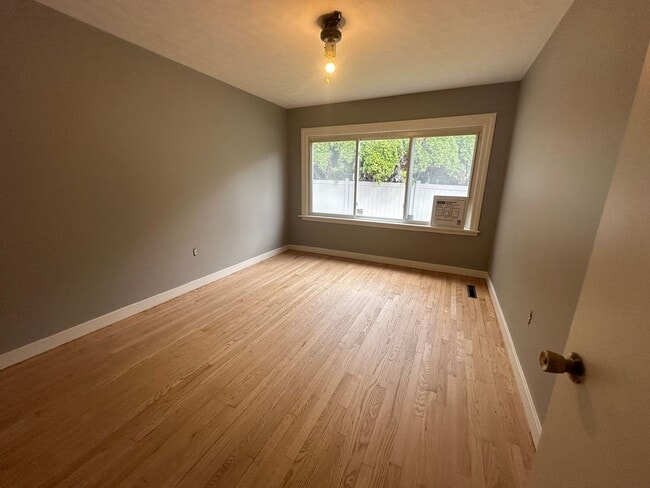 Building Photo - 257 June St