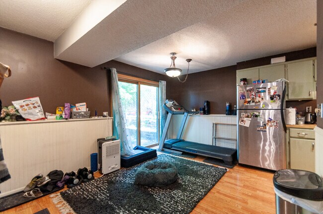 Building Photo - 2212 Harriet #1