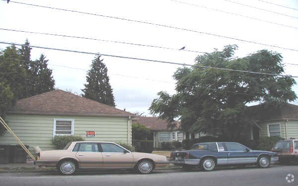 Building Photo - 9106 SE Stark St