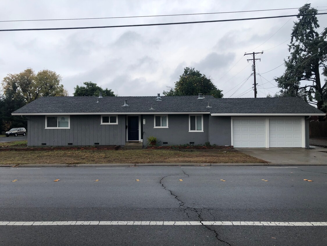 Primary Photo - 875 N Johnson Rd