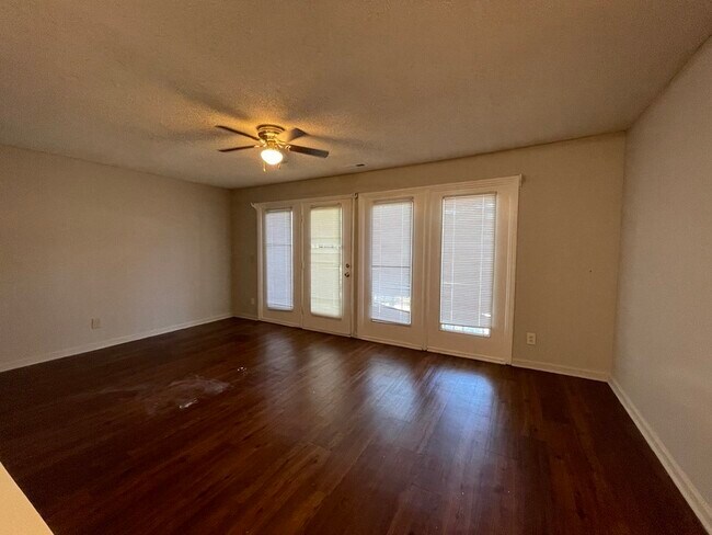 Foto del edificio - 6132 Meadow Rose Ln