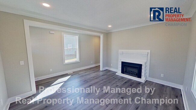 Building Photo - Updated 3 BD/1.5 BA Home in the Heart of D...