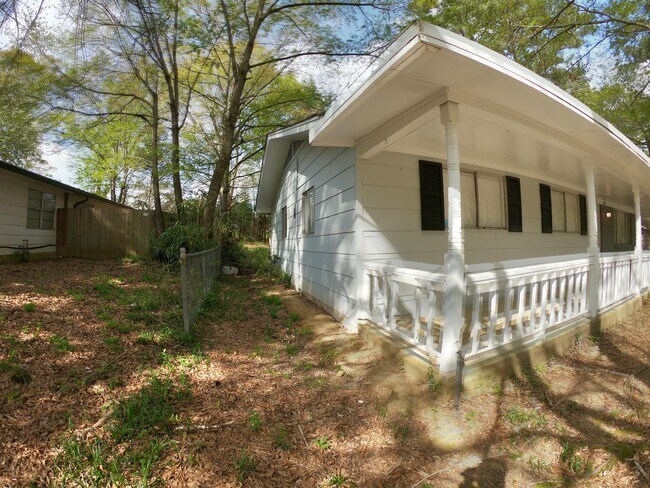 Building Photo - 3079 Bienville Dr